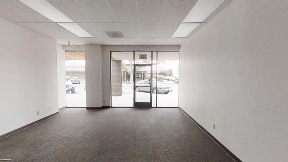 Move-In Ready Retail/Office Storefront @ Downtown Corner: 277 N 5th St, Coalinga, CA 93210